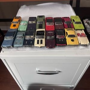 16 piece vintage car set